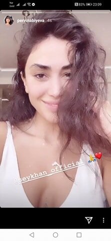 Pərvin sinəsini açıb ayağını qaldırdı - FOTOLAR