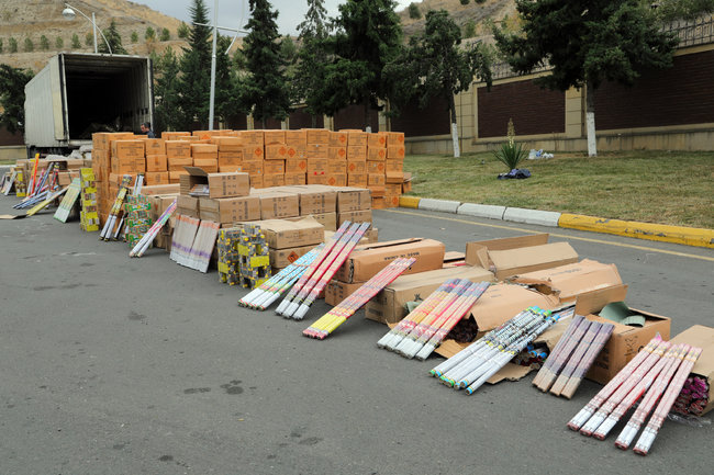 Azərbaycanda kartof yükünün içindən fişəng çıxdı – VİDEO