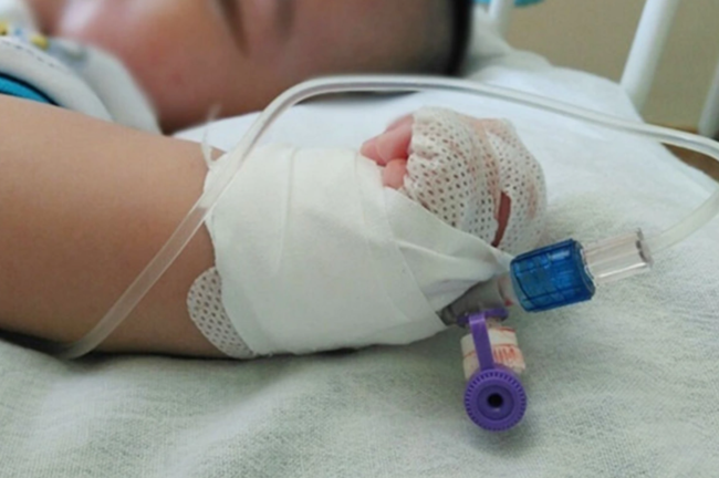 Bakıda qadın 6 aylıq övladının burnunu qırdı - Polisdən AÇIQLAMA