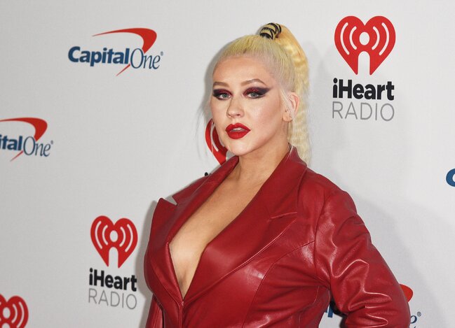 Arıqlayan Kristina Agilera ay işığında HOVUZA GİRDİ - FOTO