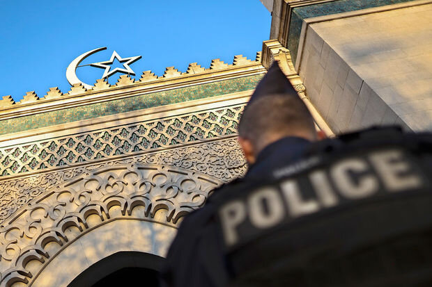Fransada sayca 22-ci məscid bağlandı