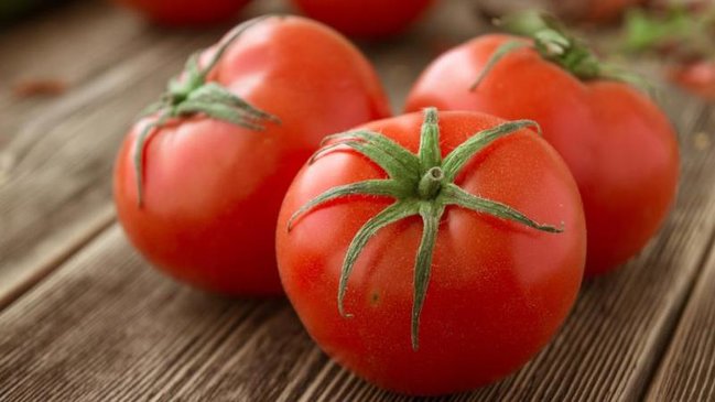 Pomidoru şəkər tozuna batırın, təsiri sizi heyran edəcək
