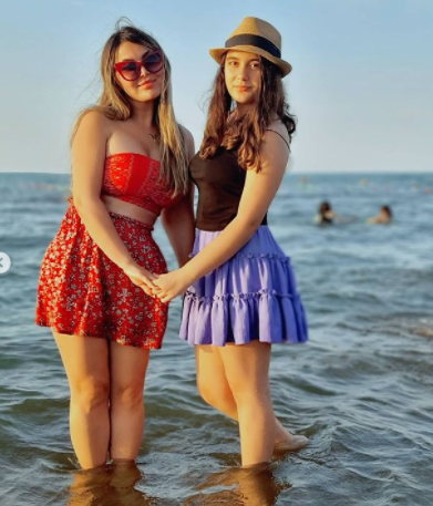 Azərbaycanlı məşhurun qızı əri ilə birlikdə çimərlikdə SARMAŞ-DOLAŞ - FOTO