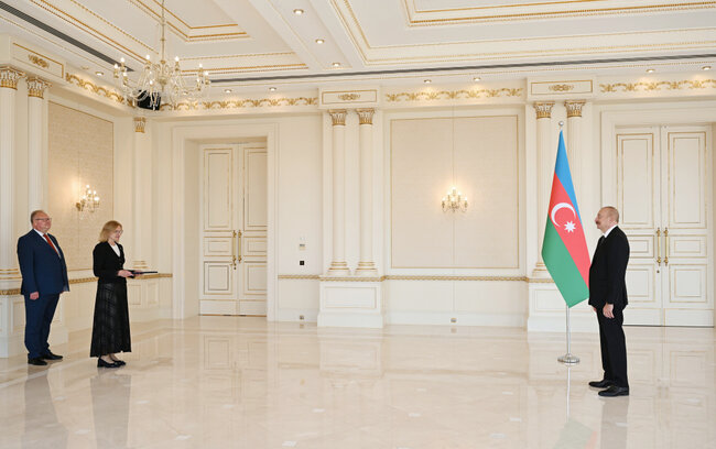 İlham Əliyev Estoniyanın ölkəmizdəki ilk səfirini qəbul etdi