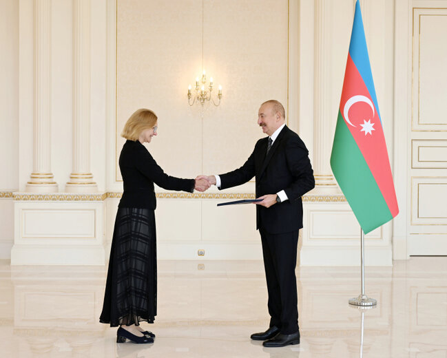 İlham Əliyev Estoniyanın ölkəmizdəki ilk səfirini qəbul etdi