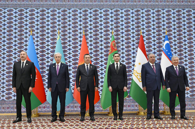 Əliyevi "Avaza" Kompleksində qarşıladı - Fotolar