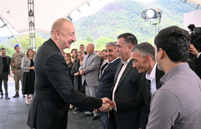 Prezident Xocalı sakinləri ilə görüşdü - Fotolar