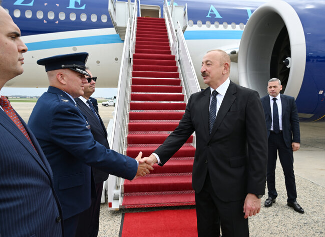 Prezident Vaşinqtondadır - Fotolar