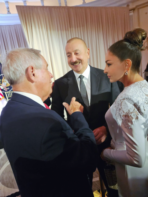 Prezidentlə xanımı rəsmi qəbulda - Fotolar