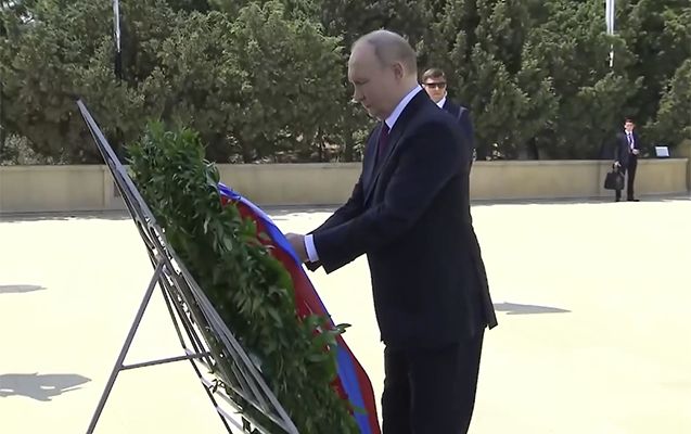 Putin Şəhidlər xiyabanını ziyarət etdi - Video