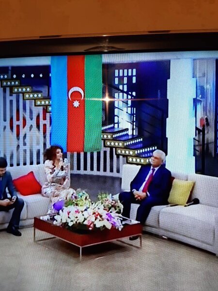 Aparıcı Zaurdan bayrağa qarşı hörmətsizlik - Fotolar