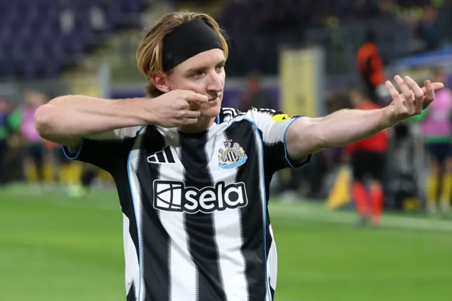 "Liverpul" "Nyukasl"ın hücumçusunu transfer etməyə yaxındır