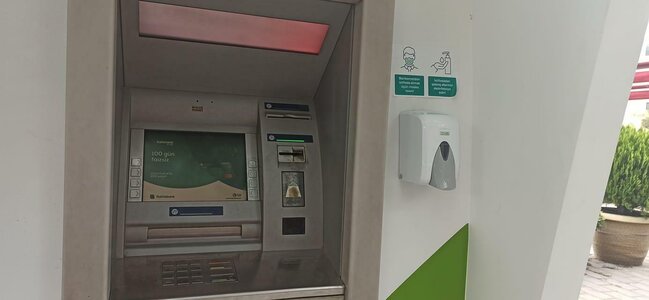 Bakıdakı bankomatların yanında dezinfeksiya qabları quraşdırılır - FOTO