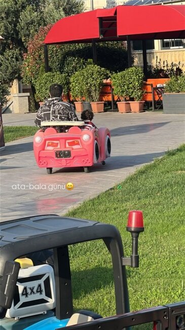 Qalmaqallı şəkildə boşandığı ərini paylaşdı - Foto