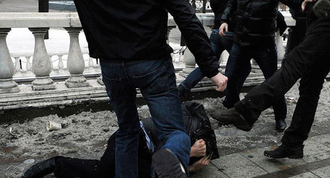 Bakıda olay: Gənc oğlan məhəlləyə qız gətirdi, qətl baş verdi – Təfərrüat