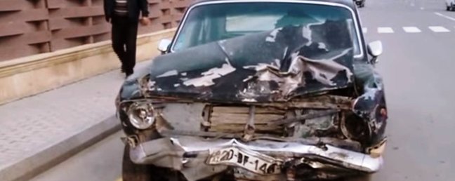 Avtomobillər körpüdən aşdı: Bir ailənin 4 üzvü yaralandı - VİDEO