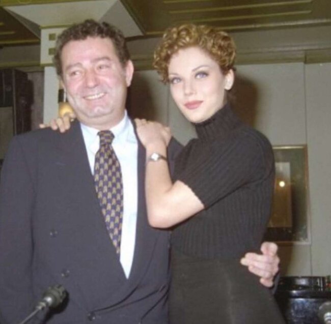 Qızı mərhum Kayahanla əlaqə yaratdığını dedi