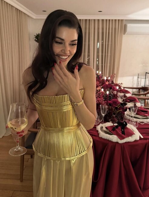 Qolundakı saatın 1,6 milyon qiyməti var