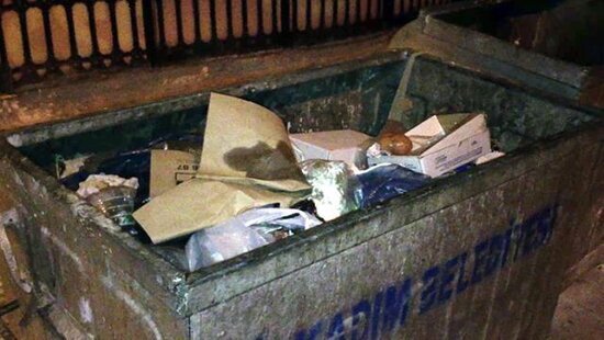 DƏHŞƏT: Yeni doğulan uşağını zibil qutusuna atdı - FOTO