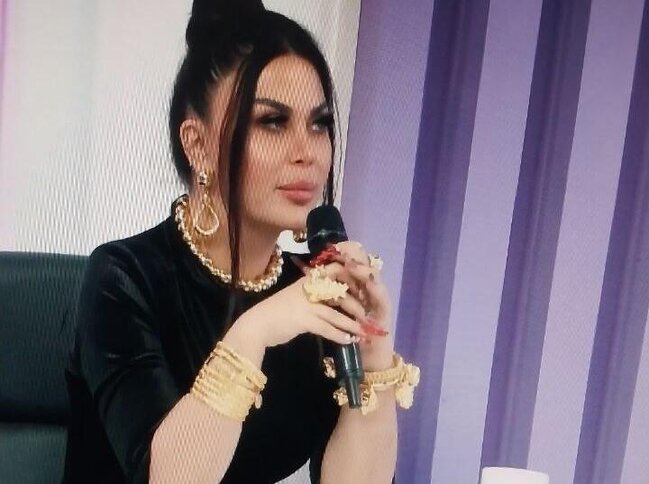 Qumral bahalı qızılları ilə MÜZAKİRƏ YARATDI - FOTOLAR