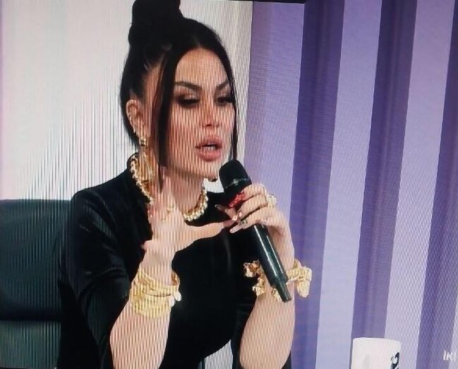 Qumral bahalı qızılları ilə MÜZAKİRƏ YARATDI - FOTOLAR