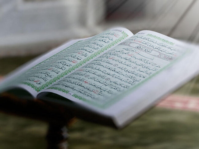 Evdə Quranı saxlayan, amma onu oxumayan adam günah edirmi?