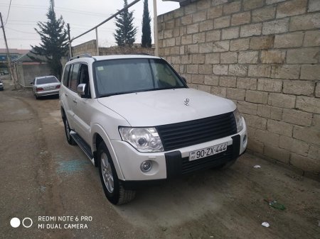 Baş redaktorun avtomobilindən oğurluq edilib - FOTOLAR