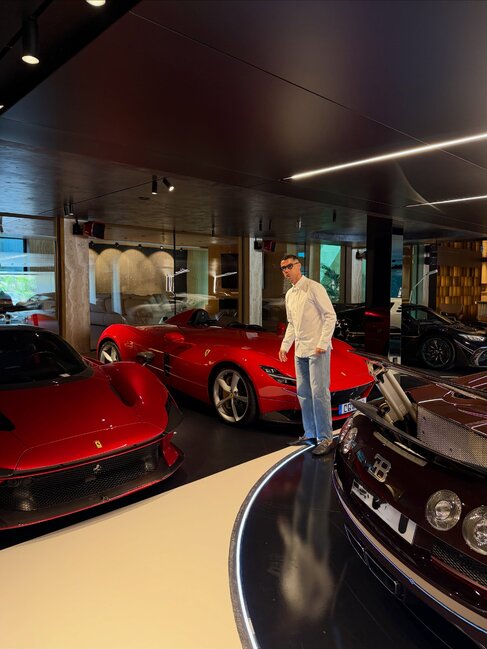 Ronaldonun 30 milyonluq "oyuncaq"ları... - Fotolar