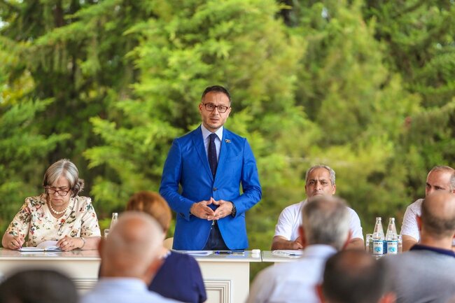 Deputat təhsil işçiləri ilə görüşdü - FOTO