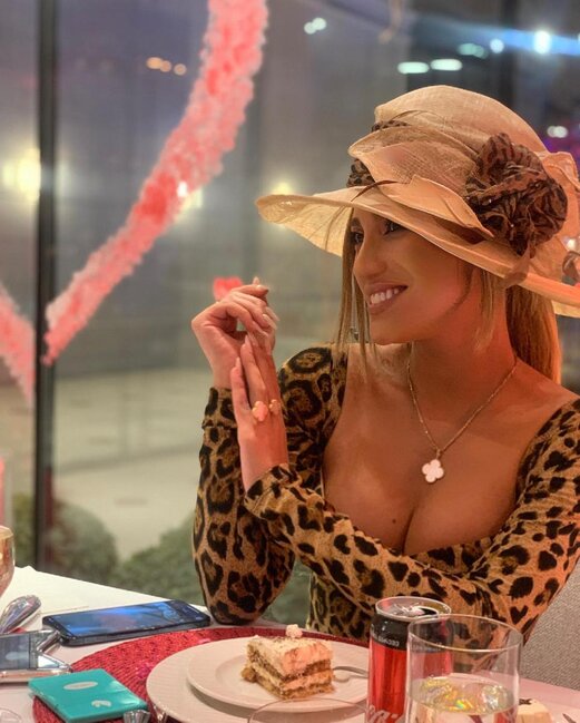 Röya villasında "Sevgililər günü" partisi keçirdi - FOTOLAR