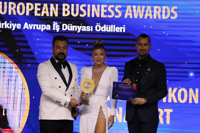 "Garderobe Boutique"in təsisçisi Türkiyədə mükafat aldı – FOTO