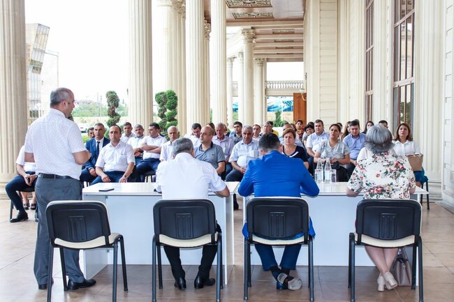 Deputat təhsil işçiləri ilə görüşdü - FOTO