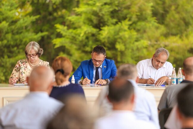 Deputat təhsil işçiləri ilə görüşdü - FOTO