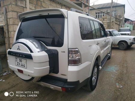 Baş redaktorun avtomobilindən oğurluq edilib - FOTOLAR