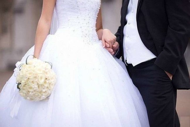 Toyda gəlinin başına görün nə iş gəldi - VİDEO