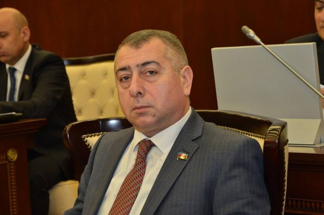Deputat: "Erməni deputatların başına "araq butulkası" çırpılsaydı, ürəyimdən tikan çıxardı"