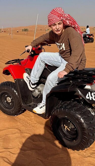 Raket hücumu istirahətinə mane olmadı - Fotolar