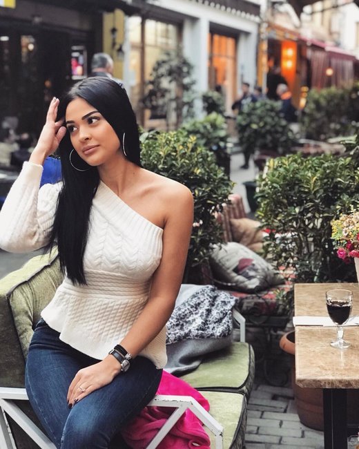 Cazibədar aparıcıdan YENİ FOTOLAR