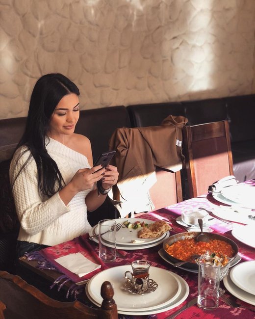Cazibədar aparıcıdan YENİ FOTOLAR