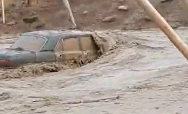 Azərbaycanda kəndi sel basdı - maşın sular altında qaldı — VİDEO