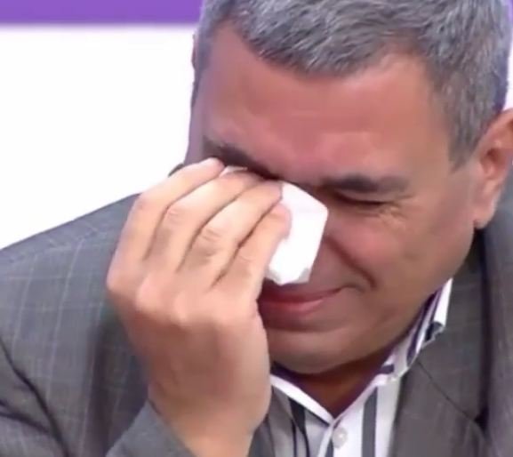 Oğlunu itirən əməkdar artist canlı efirdə ağladı - Ürəkparçalayan VİDEO