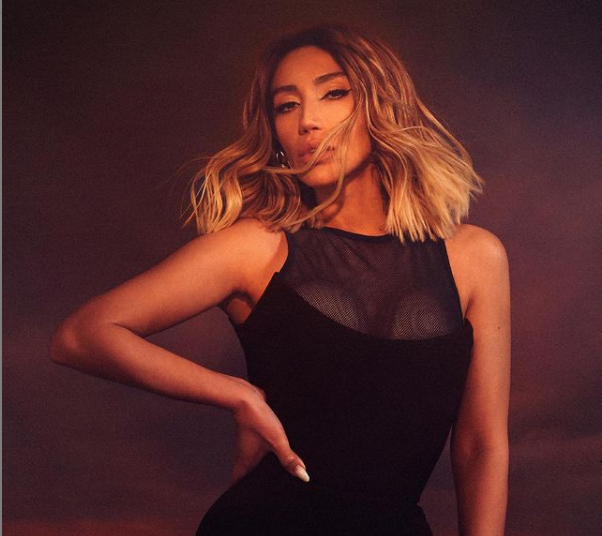 Röya Ayxan LÜKS AVTOMOBİLİNDƏ - FOTOLAR