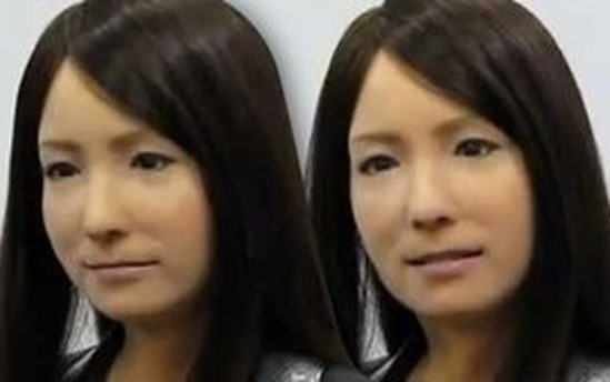 Danışıb gülən robot-qız