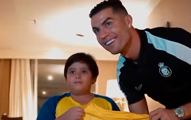 Ronaldo onu görə bilmədiyi üçün ağlayan azyaşlı ilə görüşdü - Video