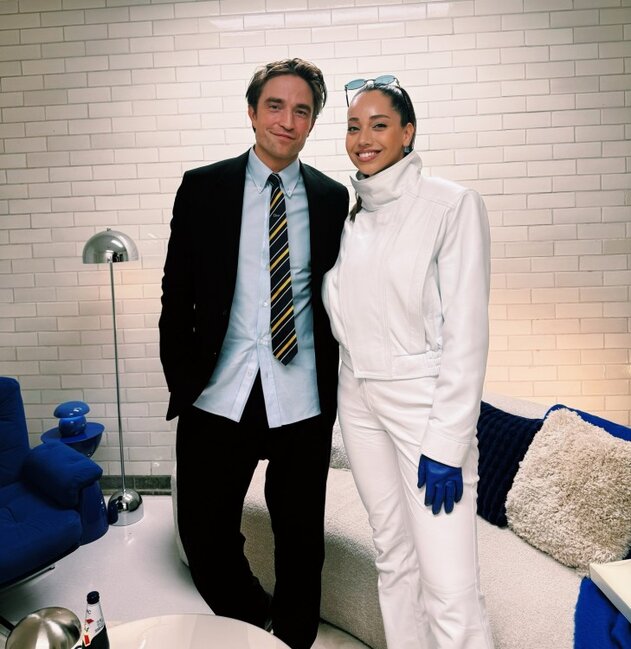 "Kızılcık şerbeti"nin aktrisası Robert Pattinsonla bir arada - Foto