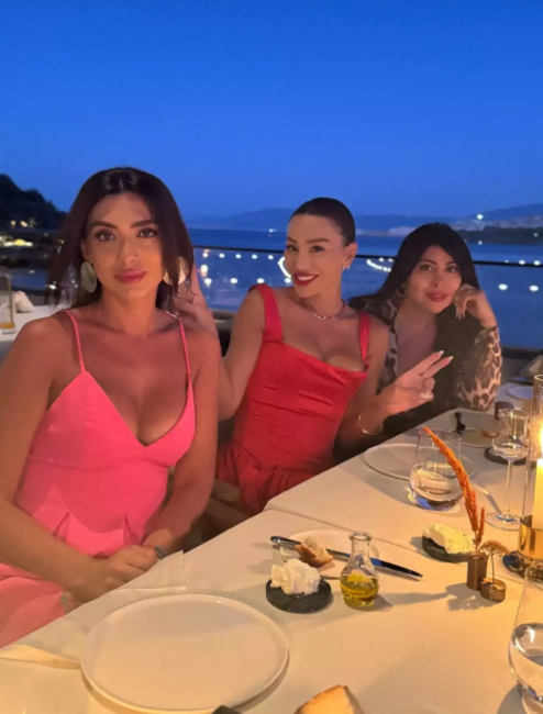 Röya Ayxan oğlu ilə tətildə