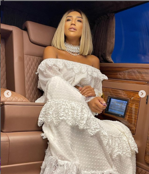 Röya Ayxan LÜKS AVTOMOBİLİNDƏ - FOTOLAR