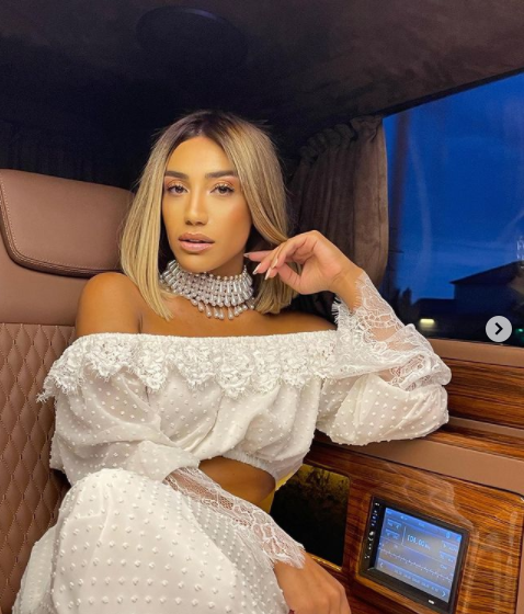 Röya Ayxan LÜKS AVTOMOBİLİNDƏ - FOTOLAR