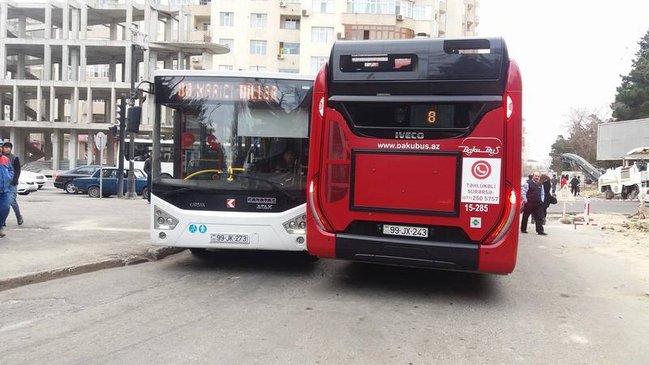 Bakıda QƏZA: İki avtobus toqquşdu - FOTO