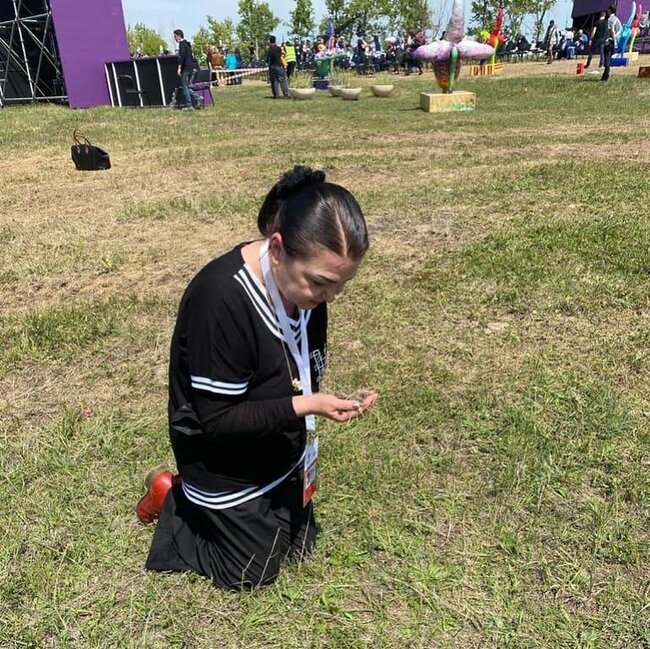 Şuşaya çatan kimi torpağı öpdü - FOTOLAR